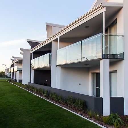 Reflections By Rockingham Apartments Экстерьер фото