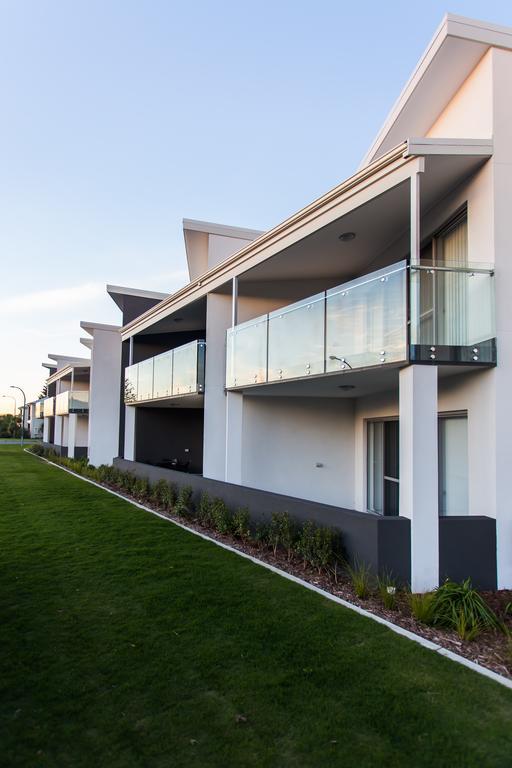 Reflections By Rockingham Apartments Экстерьер фото